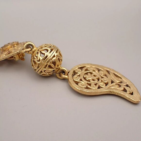 CHANEL CC Paisley Motif Drop Earrings 95P Clip-On Gold-Plated Vintage - Picture 6 of 15